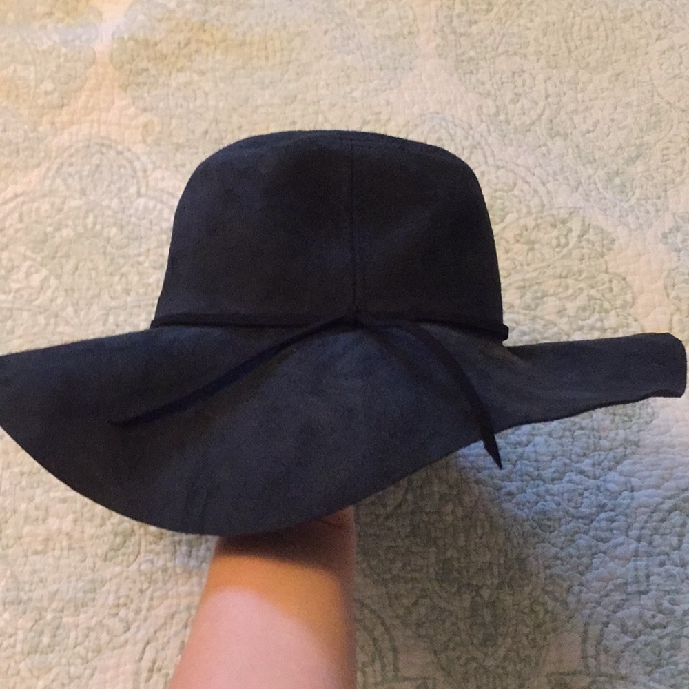 Black hat - Picture 2 of 2